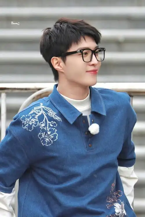 天啊跑男路透范丞丞短发 黑框眼镜 完全男大!完全击中!完全喜欢!