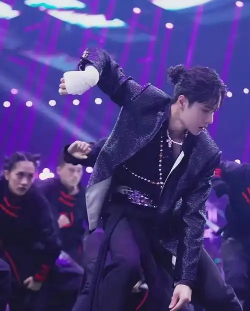 回顾同样是小揪揪造型把王一博胡歌肖战放一起差距出来了