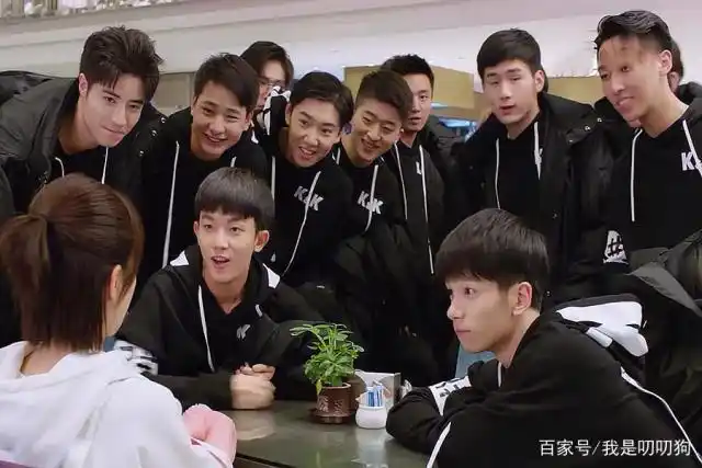 《亲爱的热爱的》杨紫倒追高冷男神,大白造型甜美可爱,却被无视