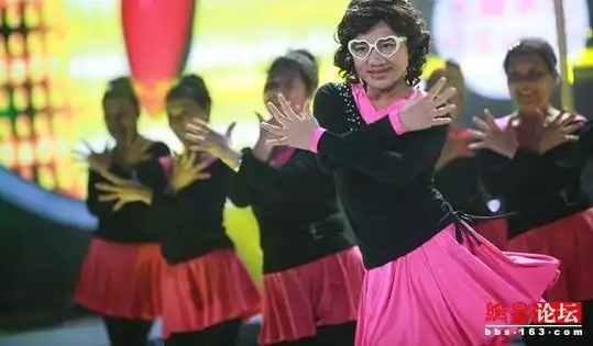 大妈广场舞太奇葩