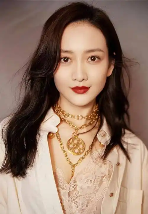 王鸥出道多年始终不火,绯闻缠身形象受损,如今38岁美得独树一帜_观众