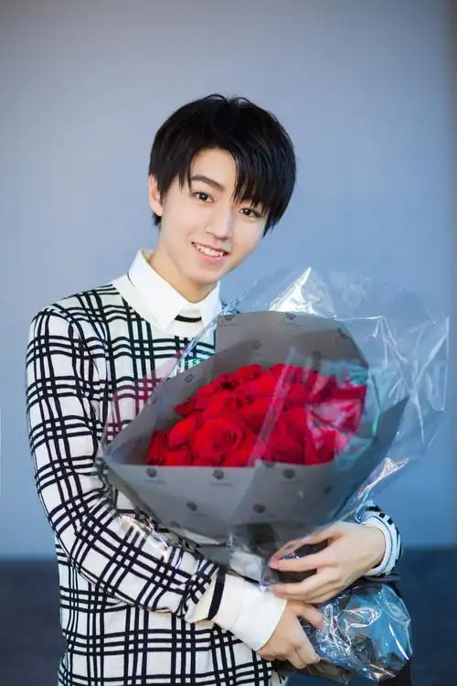 王俊凯18岁生日董子健催他谈恋爱杨幂张一山最肉麻