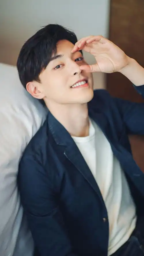 邓伦帅气迷人写真图片手机壁纸