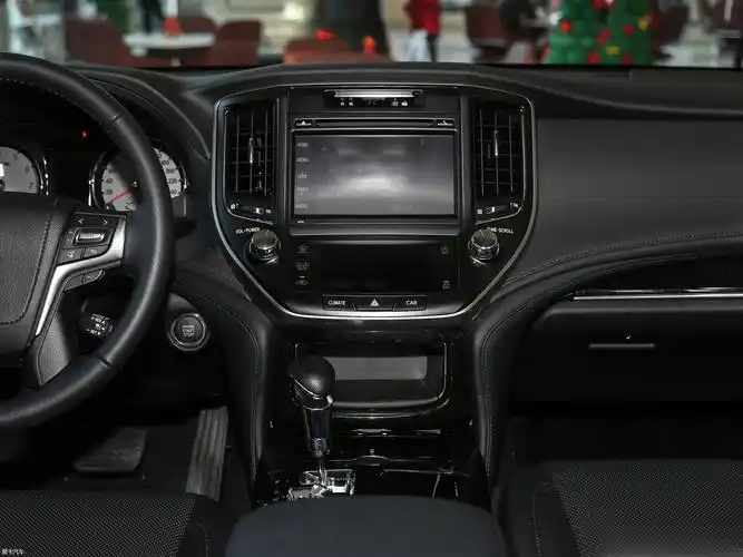 爱卡首页 汽车图片 丰田 皇冠 2018款2.0t 时尚版  2018款皇冠 2.