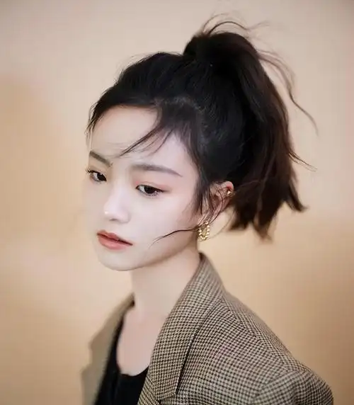 父亲和徐静蕾是好朋友,凭借《小欢喜》出圈,李庚希