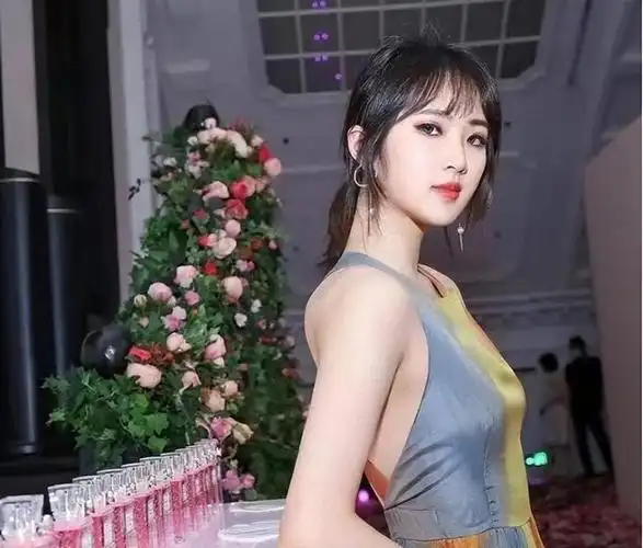 华为二公主姚安娜:住豪宅乘坐私人飞机,身价百亿却只想做明星?