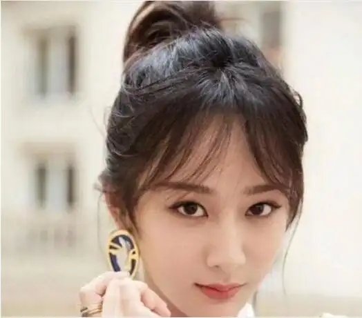 中分八字刘海怎么剪 女生中分八字刘海发型图片教程