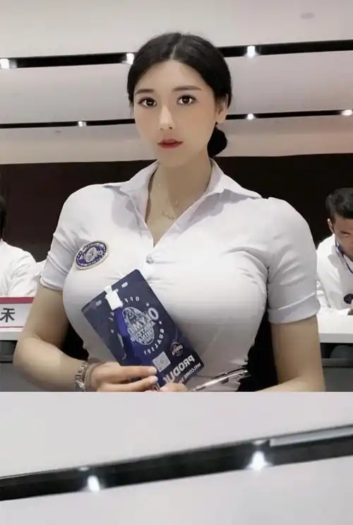 178的刘太阳揭秘完美身材的由来笔者适合与霍利菲尔德走秀