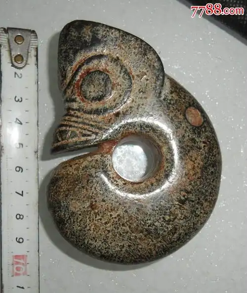 玉猪龙手把件—碧玉猪龙—高古玉器—红山文化玉器