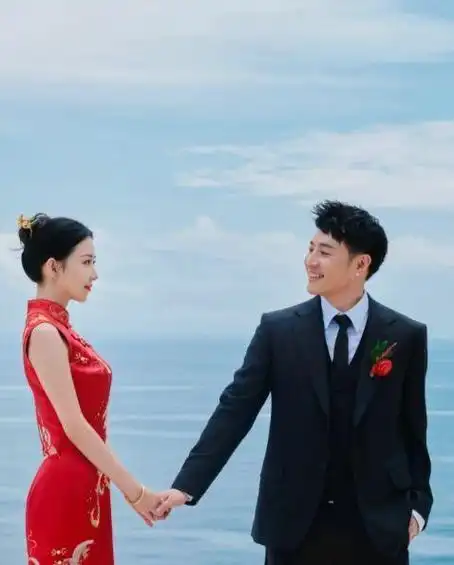 潘玮柏老婆宣云晒结婚照!伴郎伴娘颜值超高,宣誓环节充满爱意