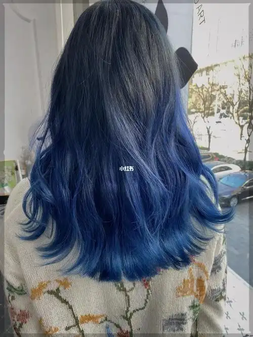 发色分享  不用再担心染完头发一段时间后黑头发会长出来影响效果 ..