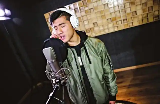 一个被足球耽误的歌手