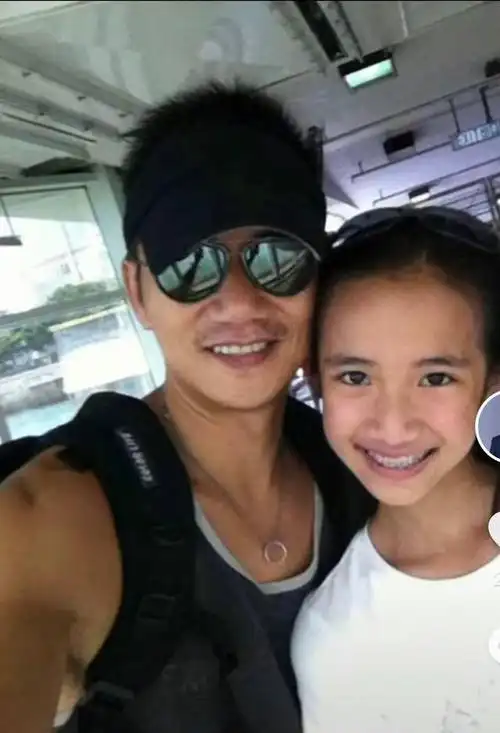 骆达华女儿晒21岁庆生照,女神容貌获网友大赞,靠颜值圈粉!