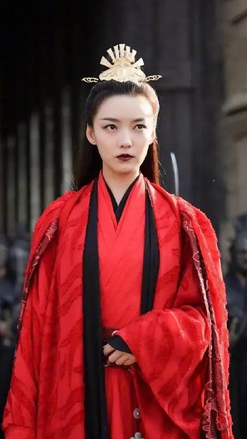 说到林源很多网友认识她还是因为《华胥引》,这部作品热门小说改编