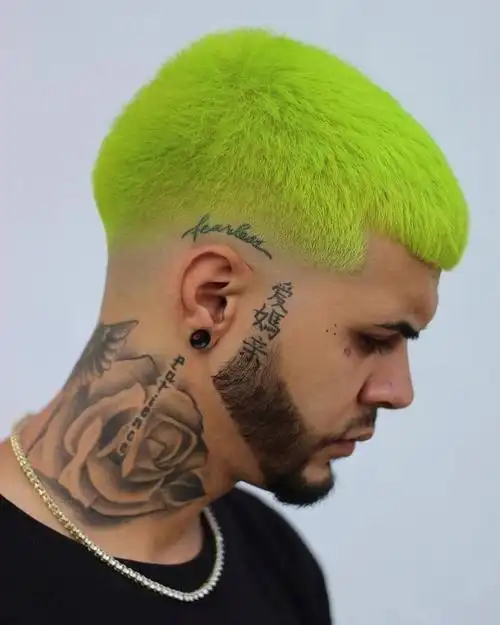 夏天需要一款好打理又清爽的发型,去找 tony 修剪一下头发吧.