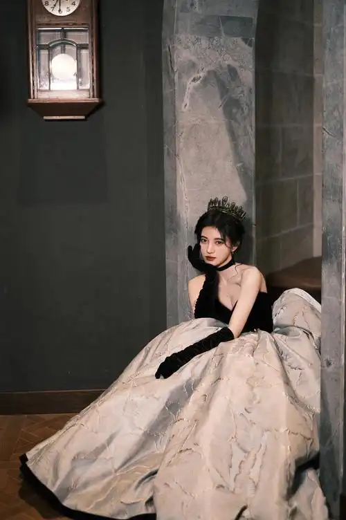 鞠婧祎暗黑公主系生日写真来了