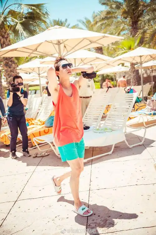 杨洋一个行走的荷尔蒙男子 夏日的美少年装点了少女的梦