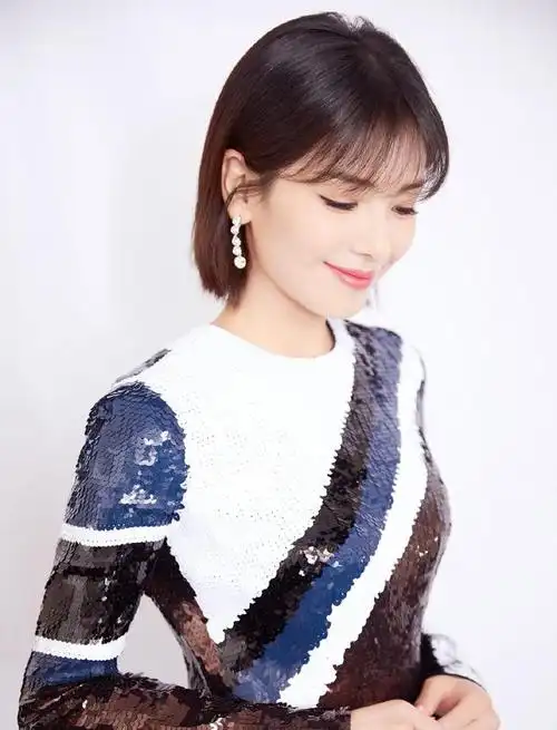 刘涛虽然41岁可剪款短发加个刘海却减龄效果满分嫩回20岁