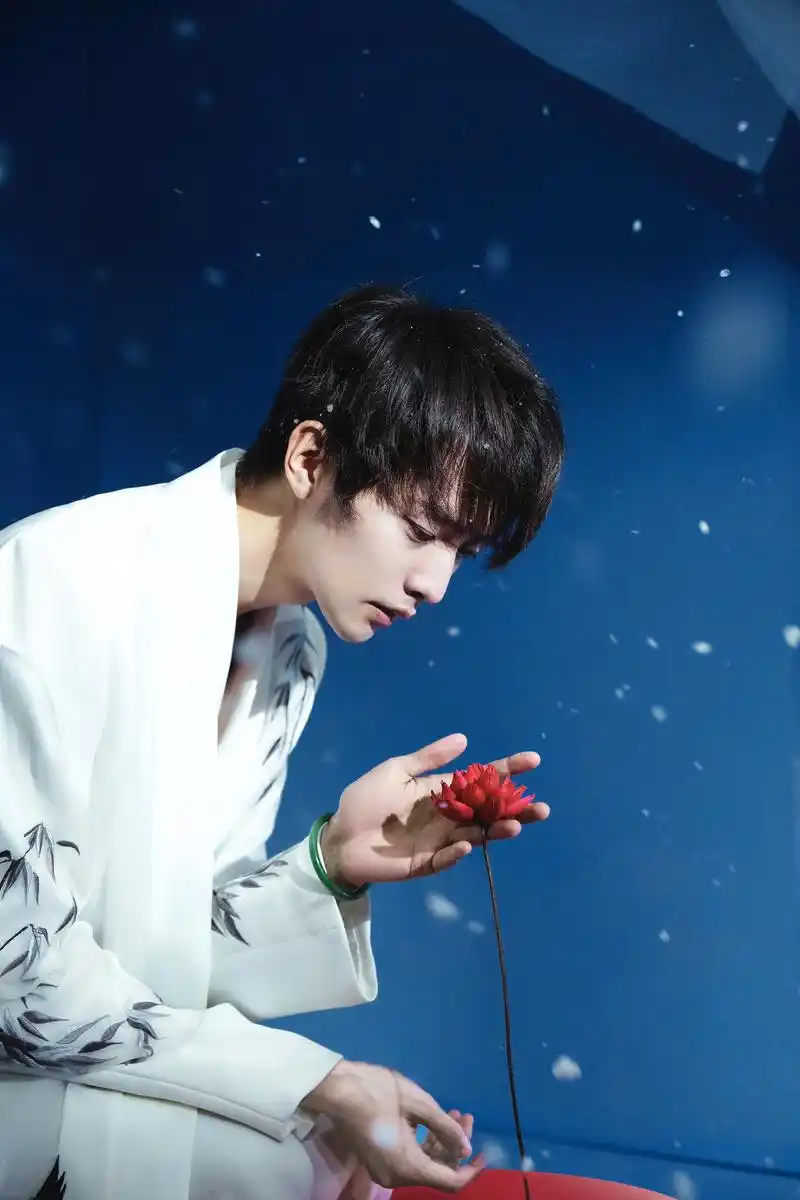 寰宇浩大,便于心境相逢.#国风天华 #妖扬 #王敬轩 天上人 - 抖音