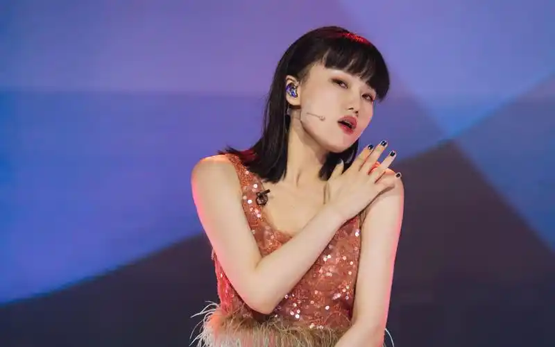 黄龄采访:不靠c位也发光