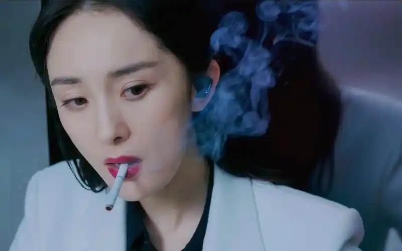 刺杀小说家:杨幂抽烟真的帅!