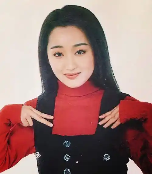 原创20岁爆红成国民女神巅峰时为爱情隐退杨钰莹凭什么再翻红