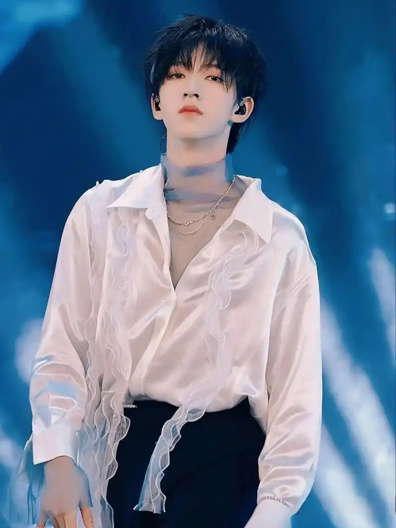 贺峻霖绝美神图