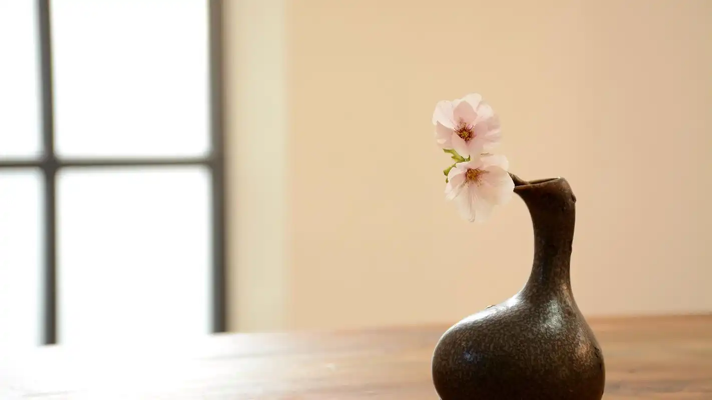 文艺清新的花瓶静物写真高清宽屏壁纸