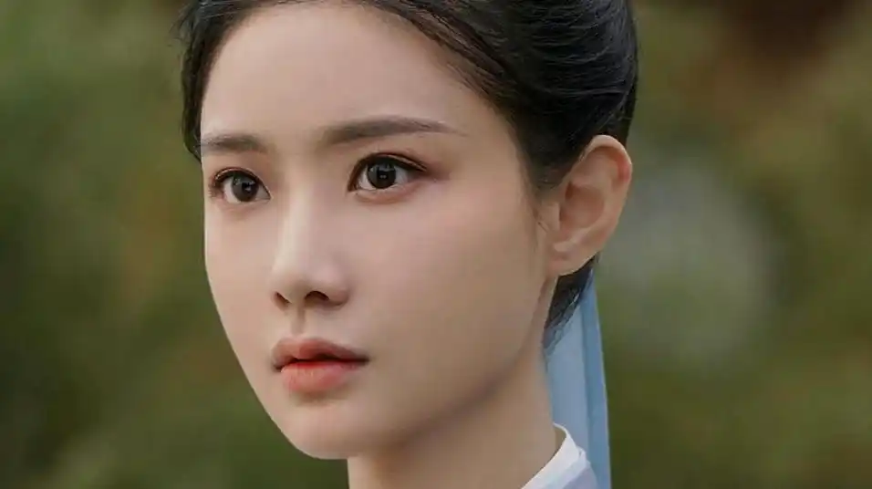 《莲花楼》:陈意涵五个古装造型 陈意涵在《莲花楼》中饰演苏小慵,五