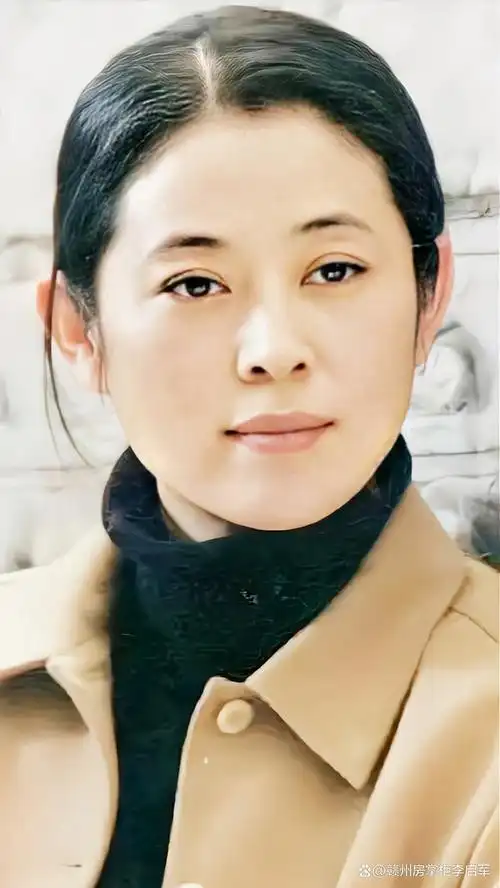 5月份的大学生电影节,出现了一位神级主持人物倪萍,64岁的倪萍,倪萍