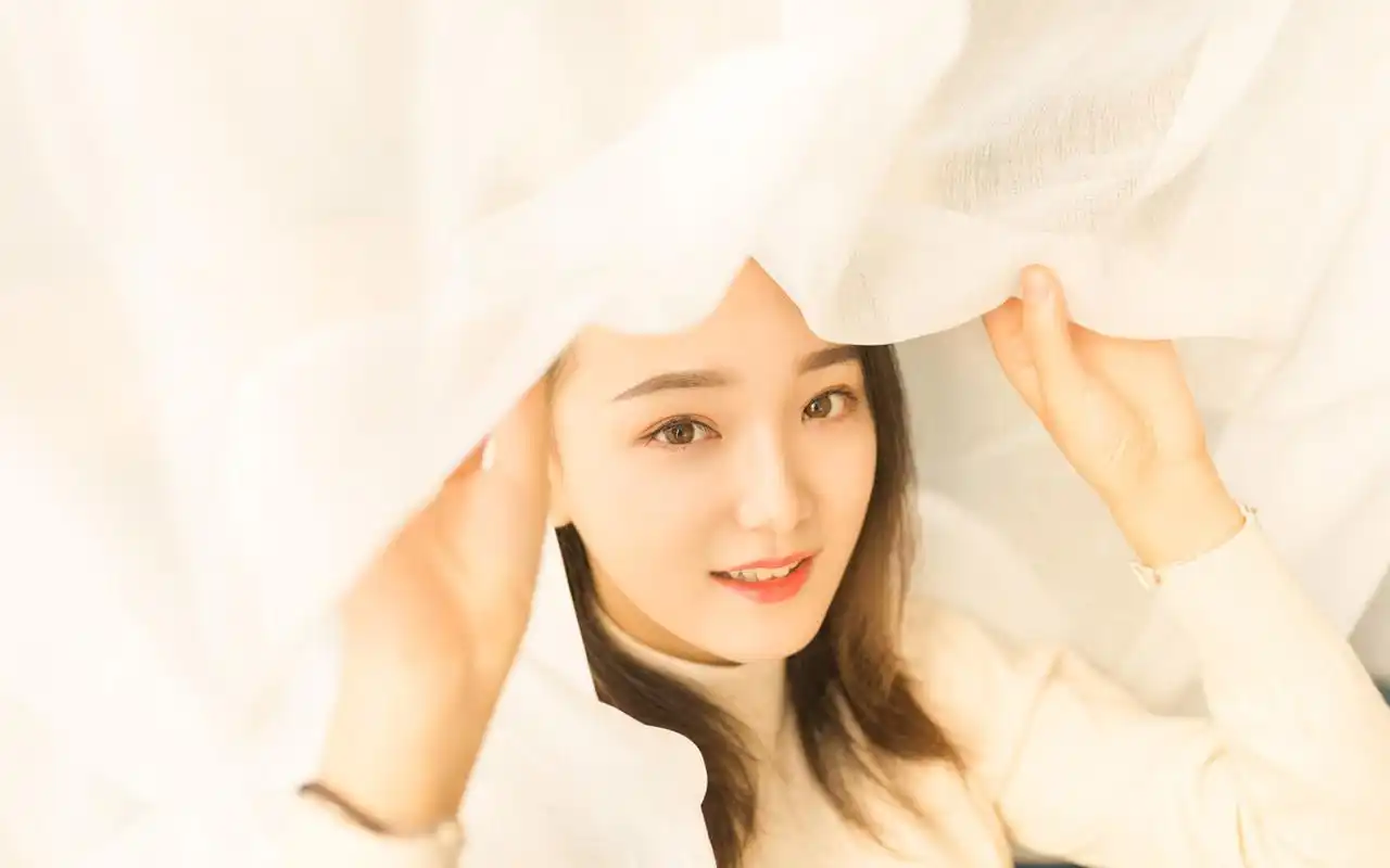 文艺小清新气质美女居家迷人写真桌面壁纸