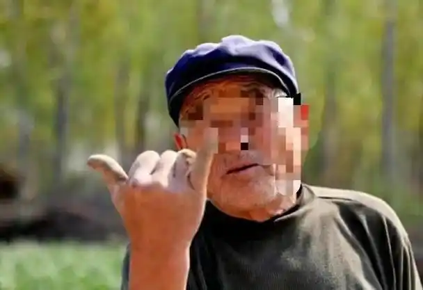 纪实女子欲强行卖淫六旬大爷表示吃不消却被女子按在地上