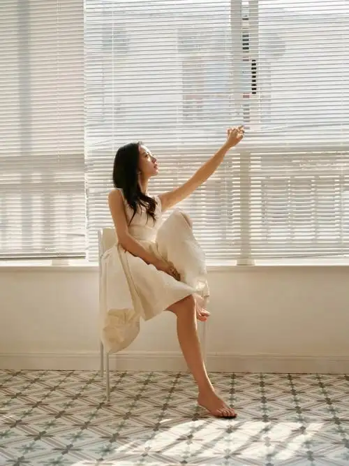 赵今麦羊毛卷彩虹帽