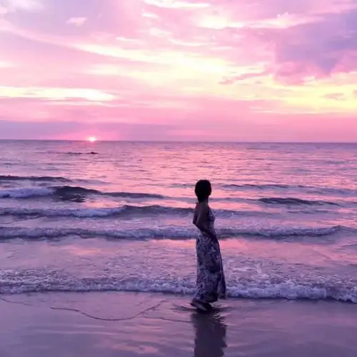 漫步海滩赏落日头像