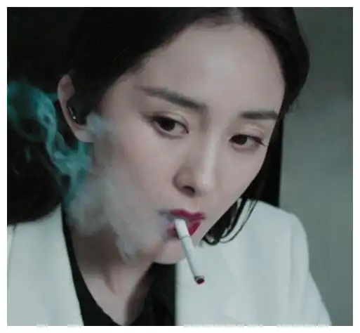 女明星抽烟杨幂气场强大周迅很潇洒看到赵丽颖闹着玩呢