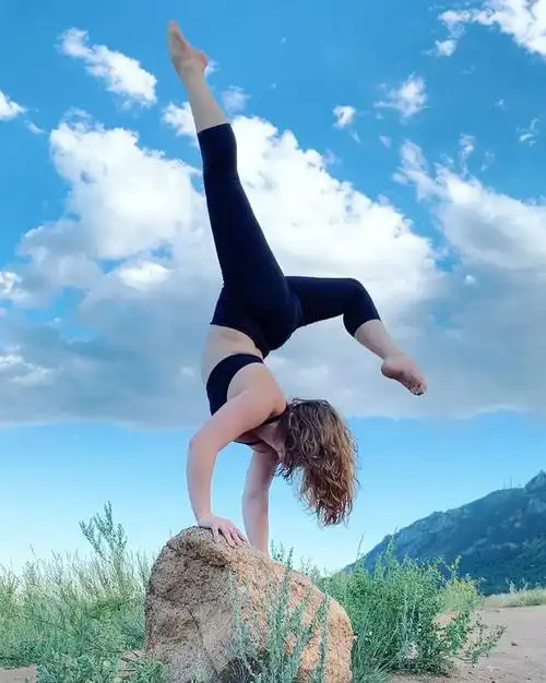 祝绪丹吊带纱裙拍摄写真清新脱俗柔美身材彰显女神风采