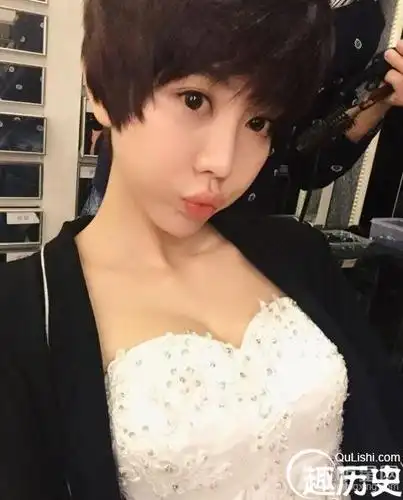 姜妍大尺度生活照爆乳自拍秀深沟14