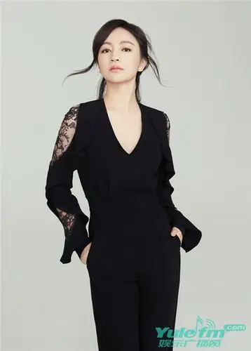 罗海琼展精致侧颜杀 御姐气场霸气开撩