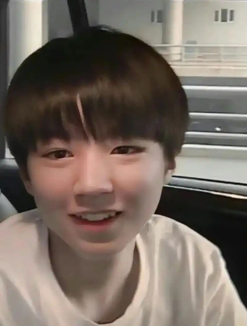 这还没看过王俊凯可爱鬼的照片我都会伤心的ok