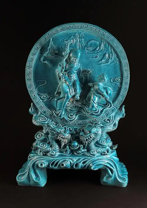 民国雕瓷名家曾龙升款孔雀绿釉双龙戏珠仙童祝寿图台屏摆件