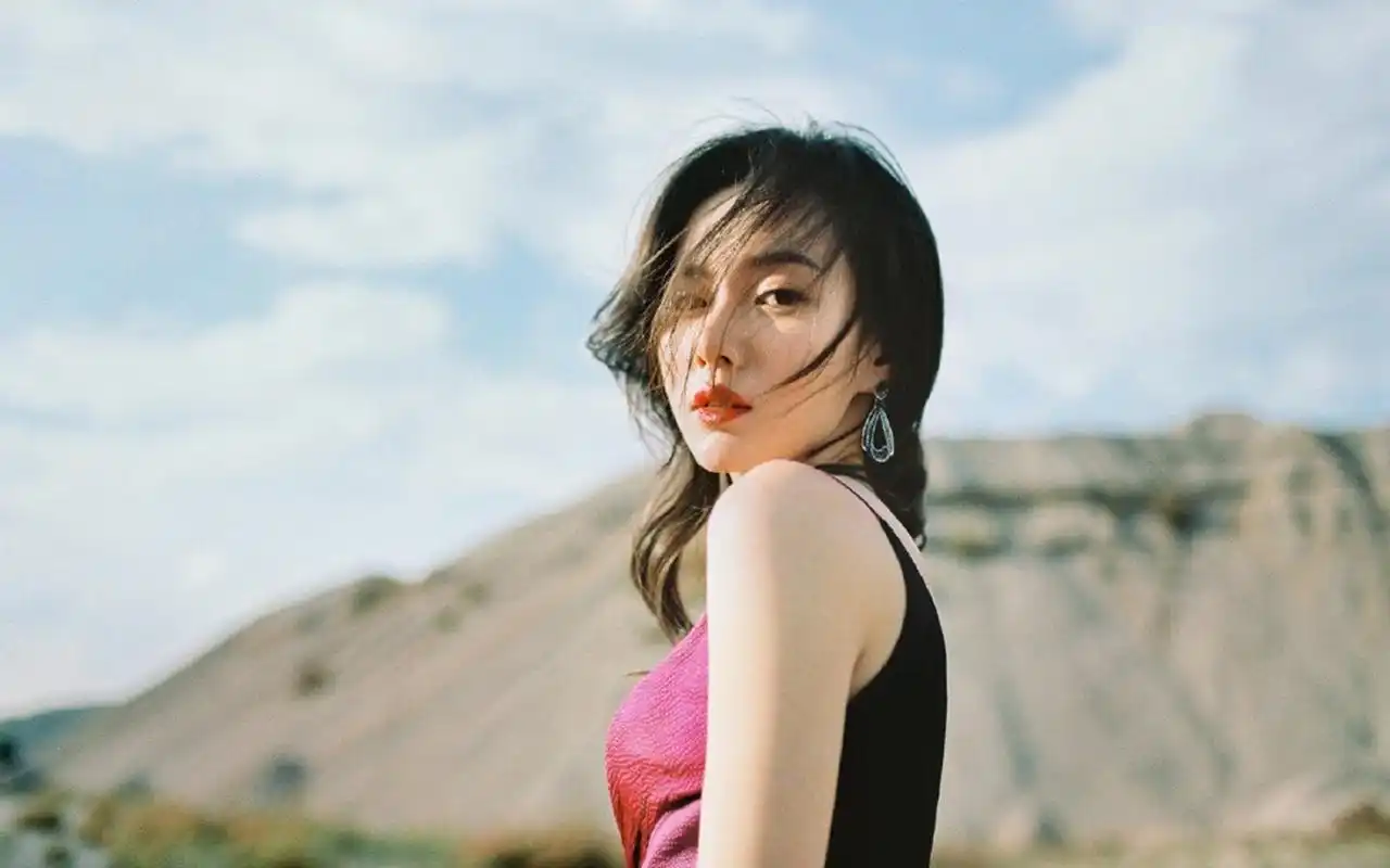 江铠同性感妩媚写真图片桌面壁纸