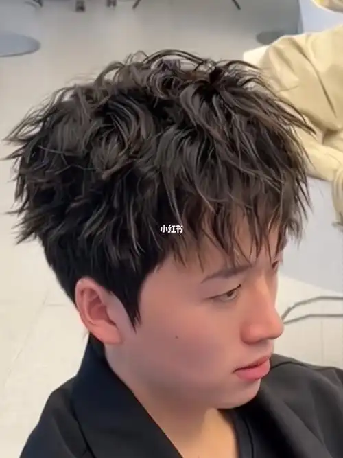 凌乱感男生纹理发型摩根碎盖发型