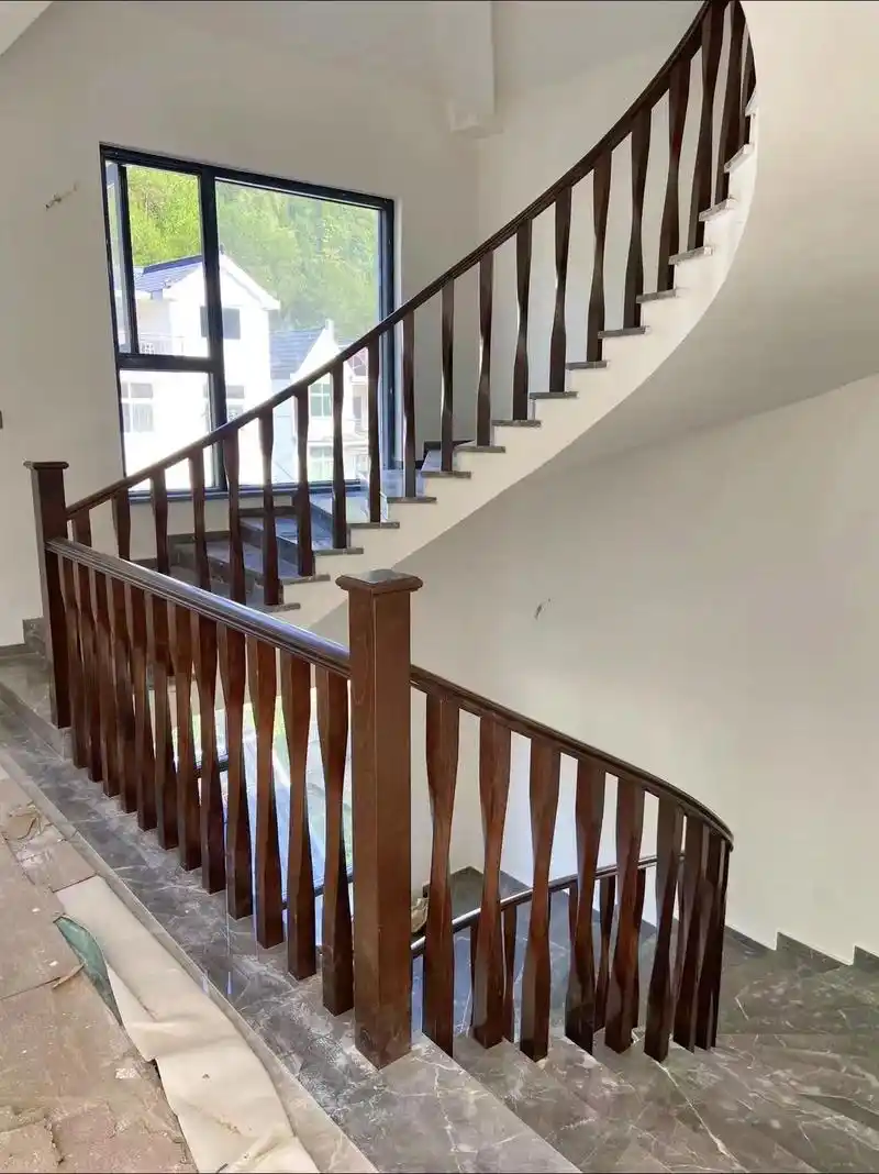 高端定制榉木小蛮腰弧形实木楼梯扶手.自建别墅高端装修!