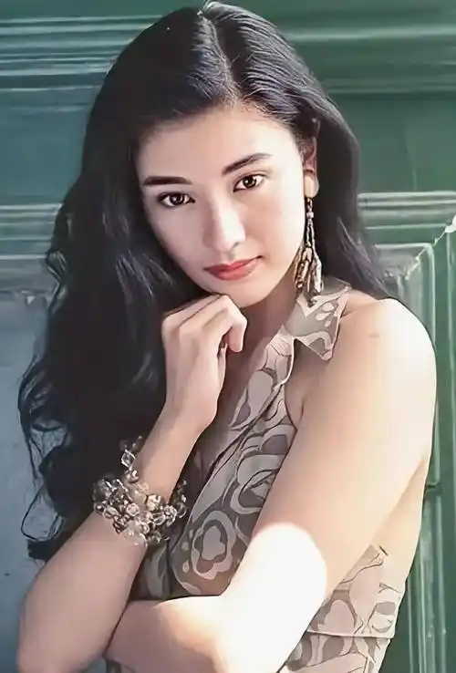 原创被称为小三专业户选美皇后李嘉欣挑衅原配是什么给了她勇气