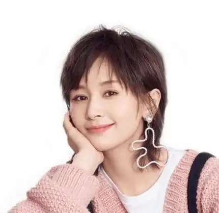 王子文录制综艺,前者个子矮小身材五五分,被疑身高造假不足150