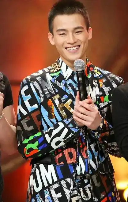 分手5年,看欧豪和马思纯的现状,才明白当年谢霆锋多有眼光