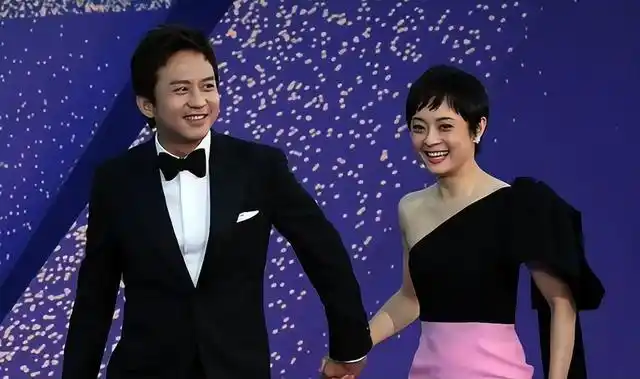 邓超孙俪被传疑似婚变,夫妻两人携手公开秀恩爱,力破婚变的谣言
