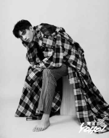 宋威龙yoho潮流志开年封面曝光演绎经典格子诱惑