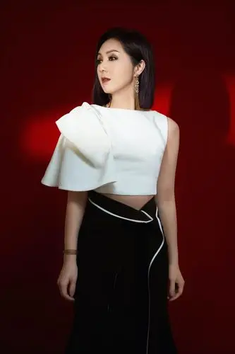 杨千嬅获年度实力女歌手大奖 再唱《处处吻》引发经典回忆杀