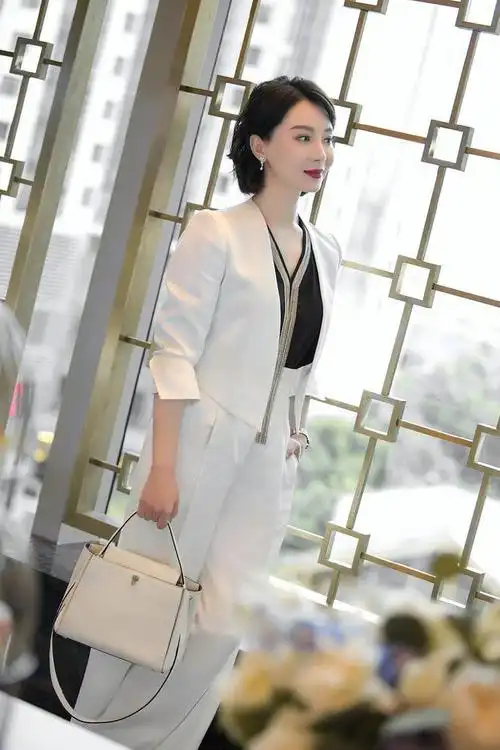 《完美关系》陈数演绎职场女性,精英范穿搭干练有型,御姐在线!